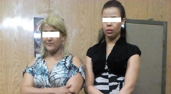فضيحة ضبط فتاتين وهما يمارسان السحاق..لن تصدق من يكن؟