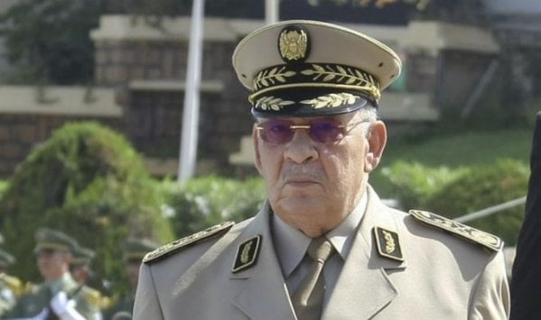 large الفريق أحمد قايد صالح في ذمة الله 4470b