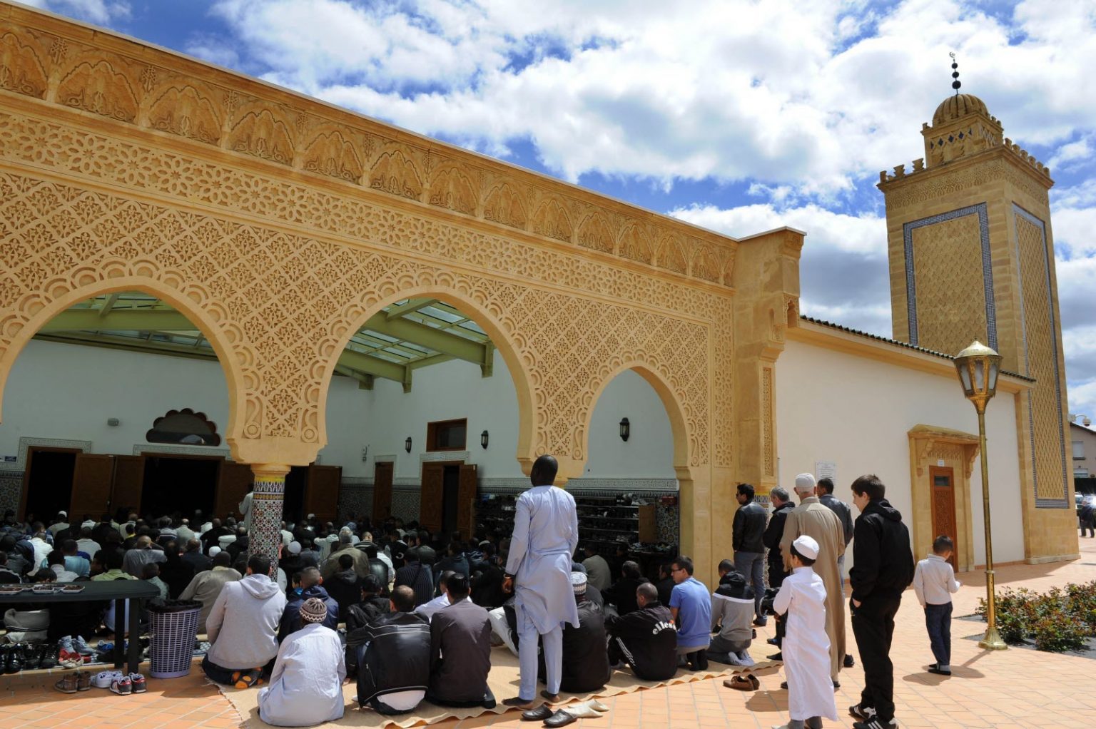 plus d un millier de fideles se deplacent lors de la grande priere du vendredi a la mosquee mohammed vi photo progres 1583939377