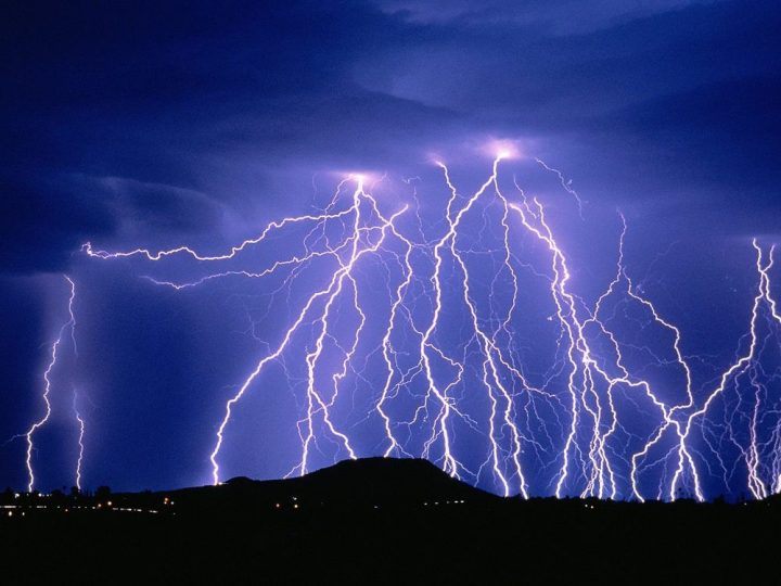 lightning wallpaper e1541438389993 1