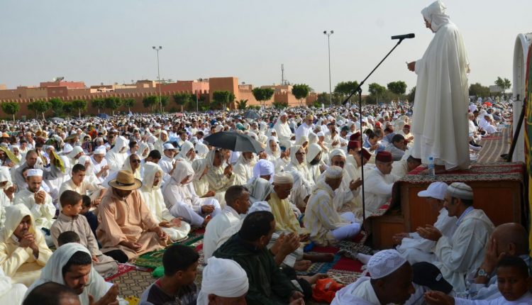 صلاة العيد بإحدى المدن المغربية