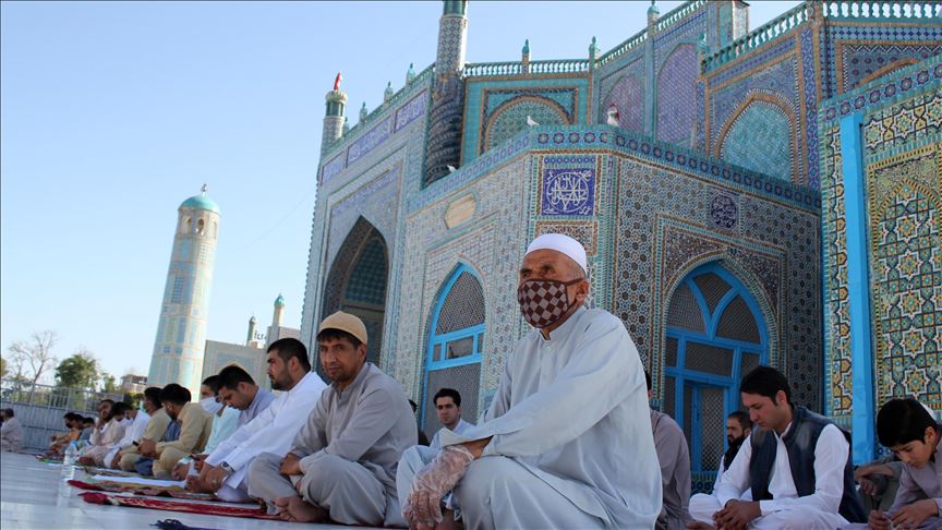 دول عربية بدأت تعلن عن الغاء صلاة العيد