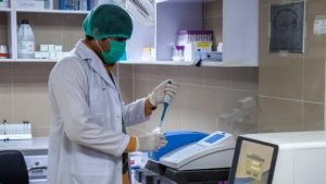 lab technician covid 19 coronavirus