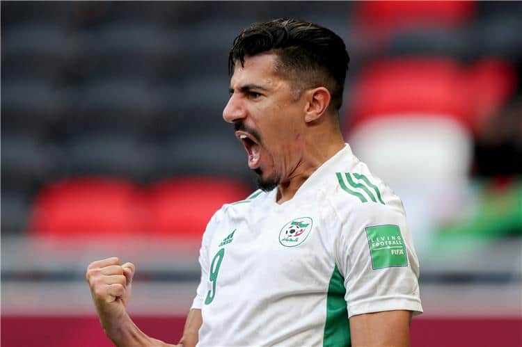 نجم المنتخب الجزائري بغداد بونجاح وتفاصيل الإصابة في مباراة منتخب مصر والجزائر