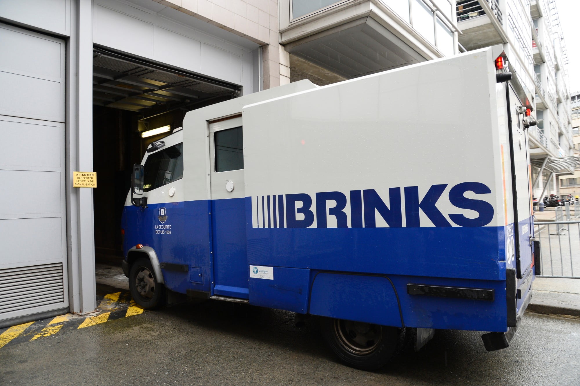 1283877 fourgon de la brinks illustration
