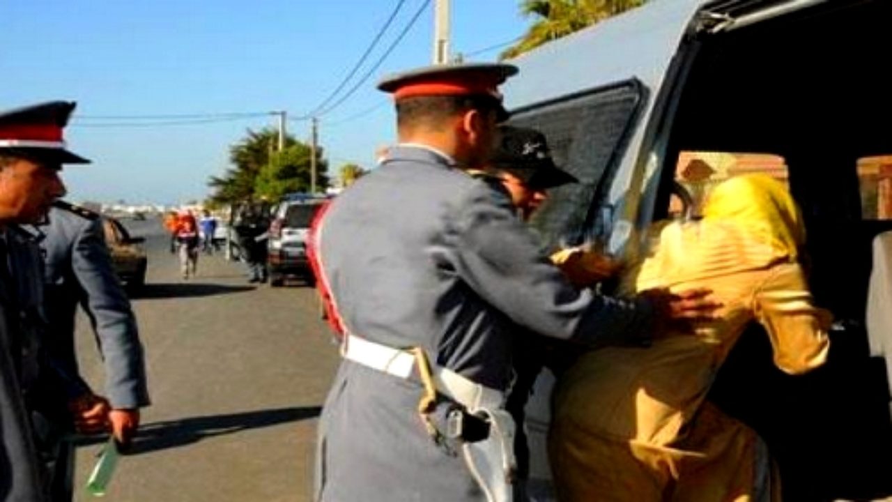 زوج يضبط زوجته في حضن ابن خالته