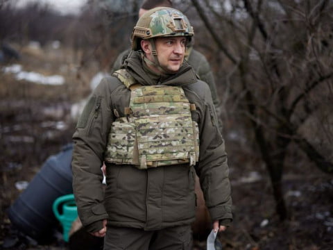 الرئيس الأوكراني بلباس الحرب