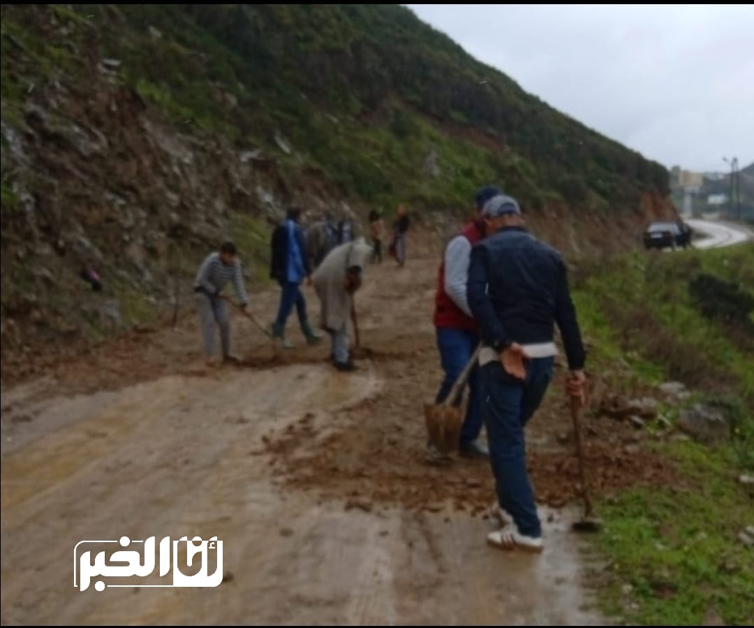 تتصاعف معاناة السكانة مع الطريق كل موسم شتاء