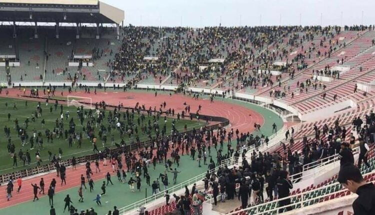 رمي مشجع فاسي من الطابق الثاني لملعب الأمير مولاي عبد الله