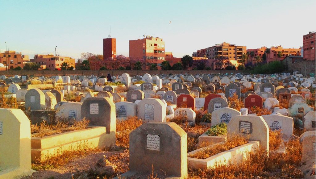 صوت جوار مقبرة يثير الساكنة