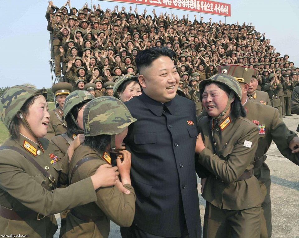 كيم جونغ يحتفل بإطلاق الصاروخ العابر للقارات بطريقة هوليودية