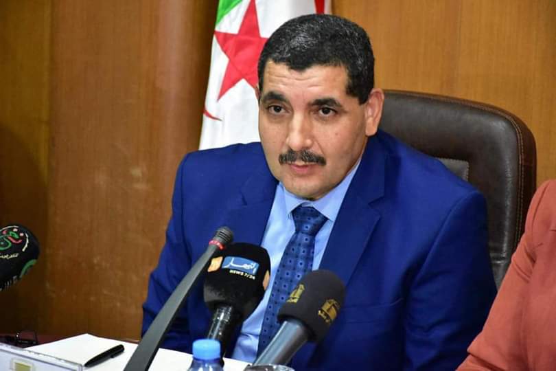 وزير النقل عيسى بكاي الذي تمت إقالته