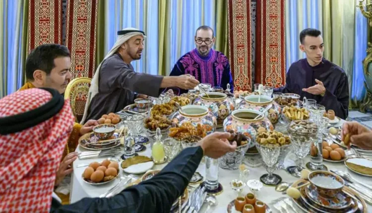الملك يقيم مأدبة إفطار على شرف ولي عهد أبوظبي