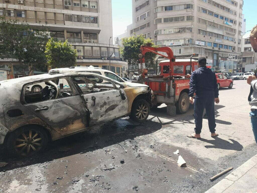 النيران تلتهم سيارة بالدار البيضاء ونقل 3 ضحايا إلى المستشفى