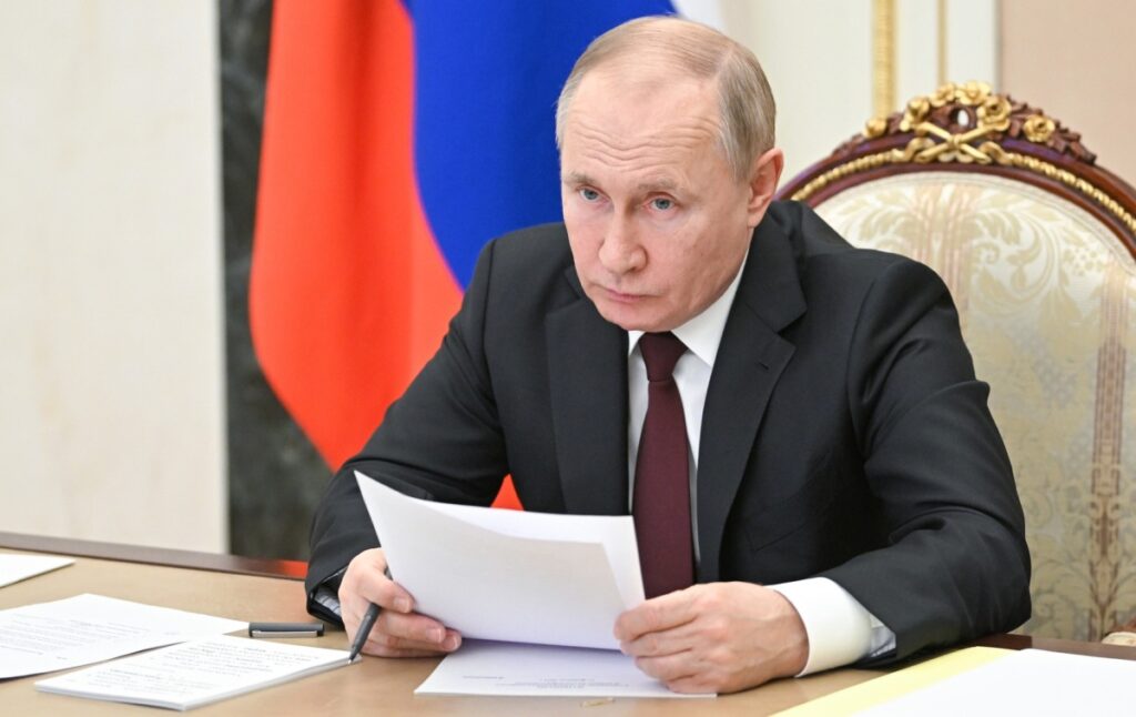 صحيفة بريطانية تكشف إصابة بوتين بمرض خطير يخفيه عن العالم