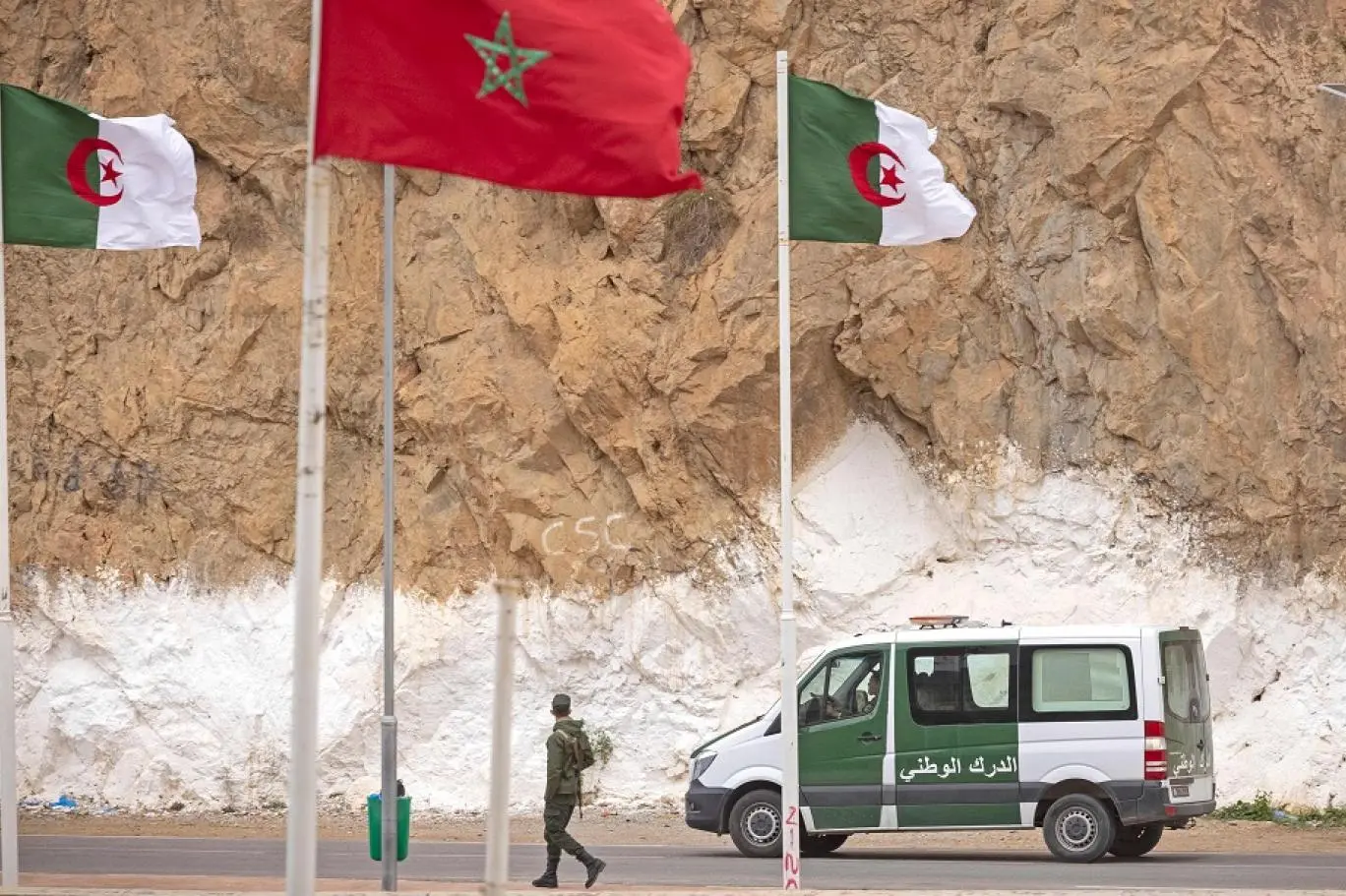 قصة المغرب والجزائر.. مَن حَفر حُفرة لأخيه وقع فيها..