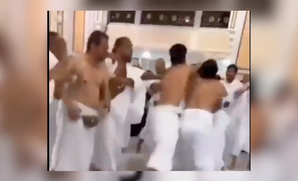 مشاجرة جماعية عند أداء العمرة