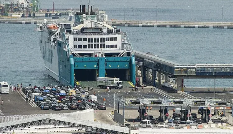 مفاجأة من الحكومة بشأن استئناف النقل البحري بين المغرب وإسبانيا