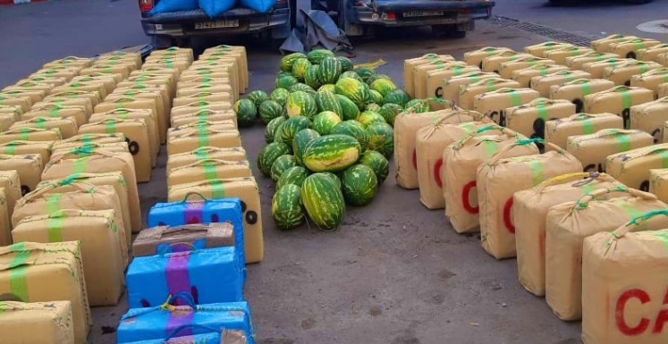 استنفار بالميناء المتوسطي بحثا عن شاحنة مشبوهة محملة بفاكهة البطيخ