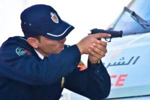 شرطي يشهر سلاحه الوظفيفي لتوقيف فتاة ببرشيد