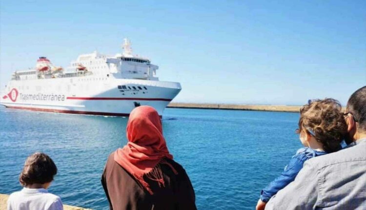 أفراد الجالية المغربية تخاف من زيادة أسعار الفنادق والمطاعم بالمدن الساحلية وتٌبْدِ استعداها بالعودة