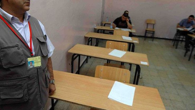العرائش.. تلاميذ يعتدون على “أستاذ” بشكل بشع ومستفز بسبب الامتحانات..!