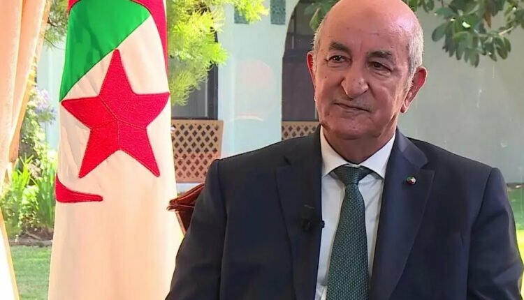 بالفيديو.. الرئيس الجزائري يفضح نفسه على المباشر وأمام وفد أجنبي