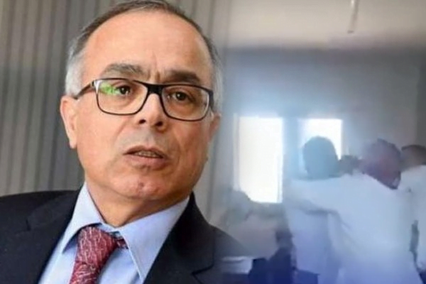 فيديو يوثق شجارا بين أب تلميذ وأستاذ داخل الفصل وسط بكاء التلاميذ