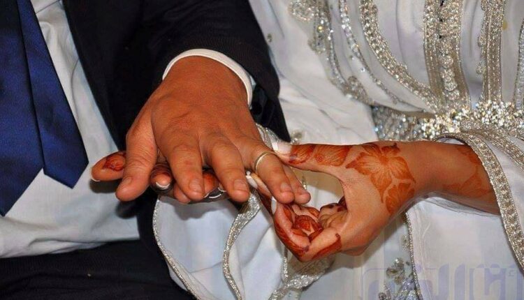 واقعة غريبة بالعيون.. زوج يٌطَلِّقٌ زوجته قبل أن يِكْتَمِل حفل الزفاف
