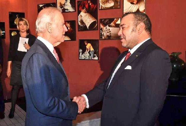 الملك محمد السادس يقدم خدمة كبيرة للرئيس الأمريكي "بايدن"