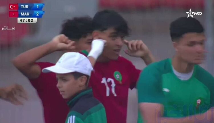 بالفيديو.. حركة قام بها أشبال الأطلس أذهلت الجزائريين وسط بلادهم