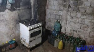 شخص يحتجز زوجته وأولاده لمدة 17 عاما وفي ظروف قاسية ووحشية !