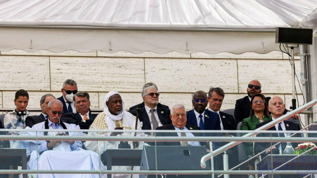 لماذا غاب رئيس موريتانيا وحضر رئيس تونس في عرض عسكري بالجزائر؟