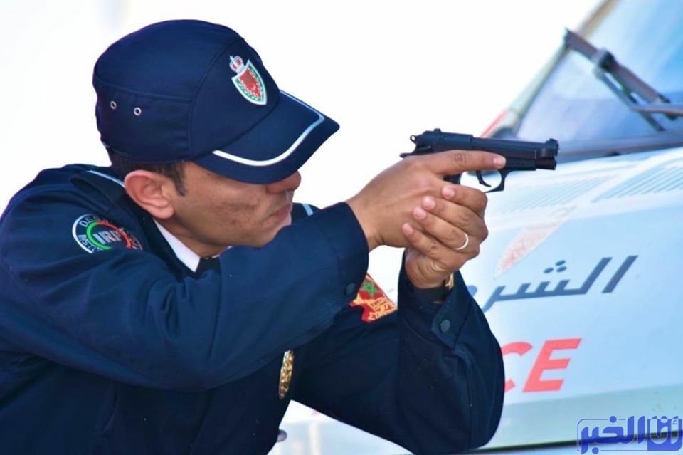 تطوان.. ضابط أمن يشهر سلاحه الوظيفي لتوقيف شخص خطير
