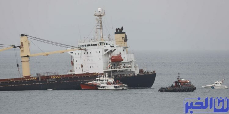 مضيق جبل طارق.. كارثة بيئية تهدد سواحل المغرب بعد اصطدام ناقلة للنفط بسفينة