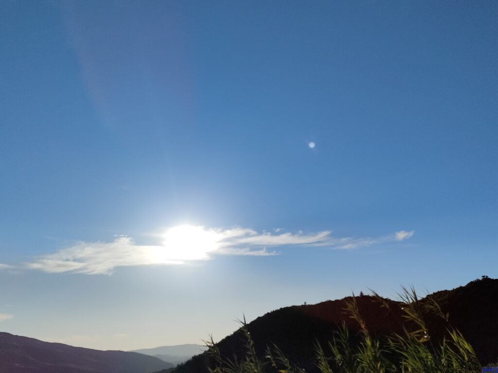 طقس المغرب غدا الخميس.. أمطار رعدية متفرقة في هذه المناطق