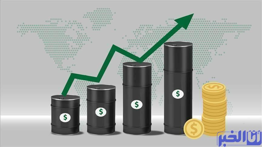 أسعار النفط ترتفع وتلامس 90 دولارا للبرميل
