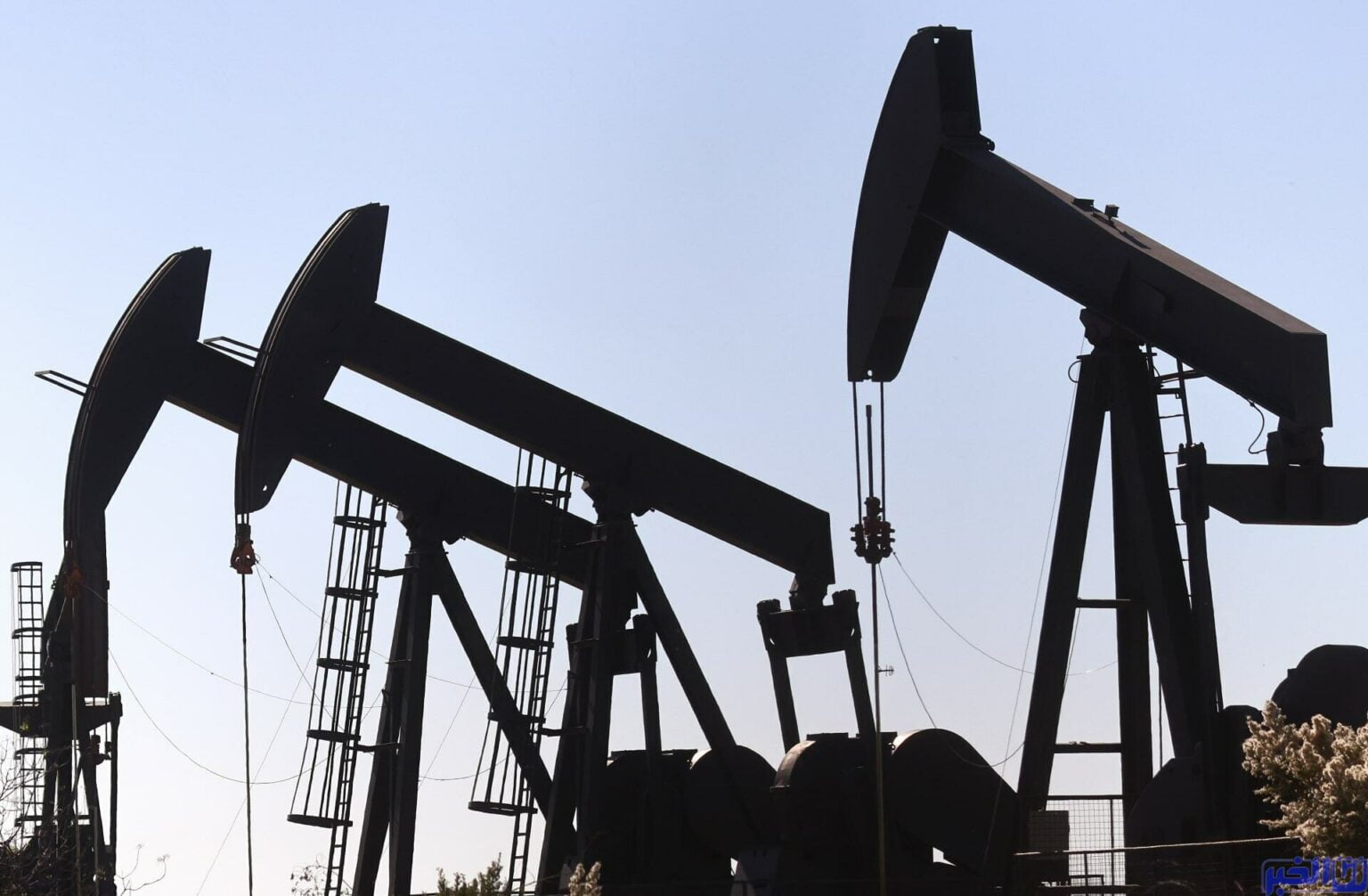 أسعار النفط تتراجع بسبب قرار أمريكي