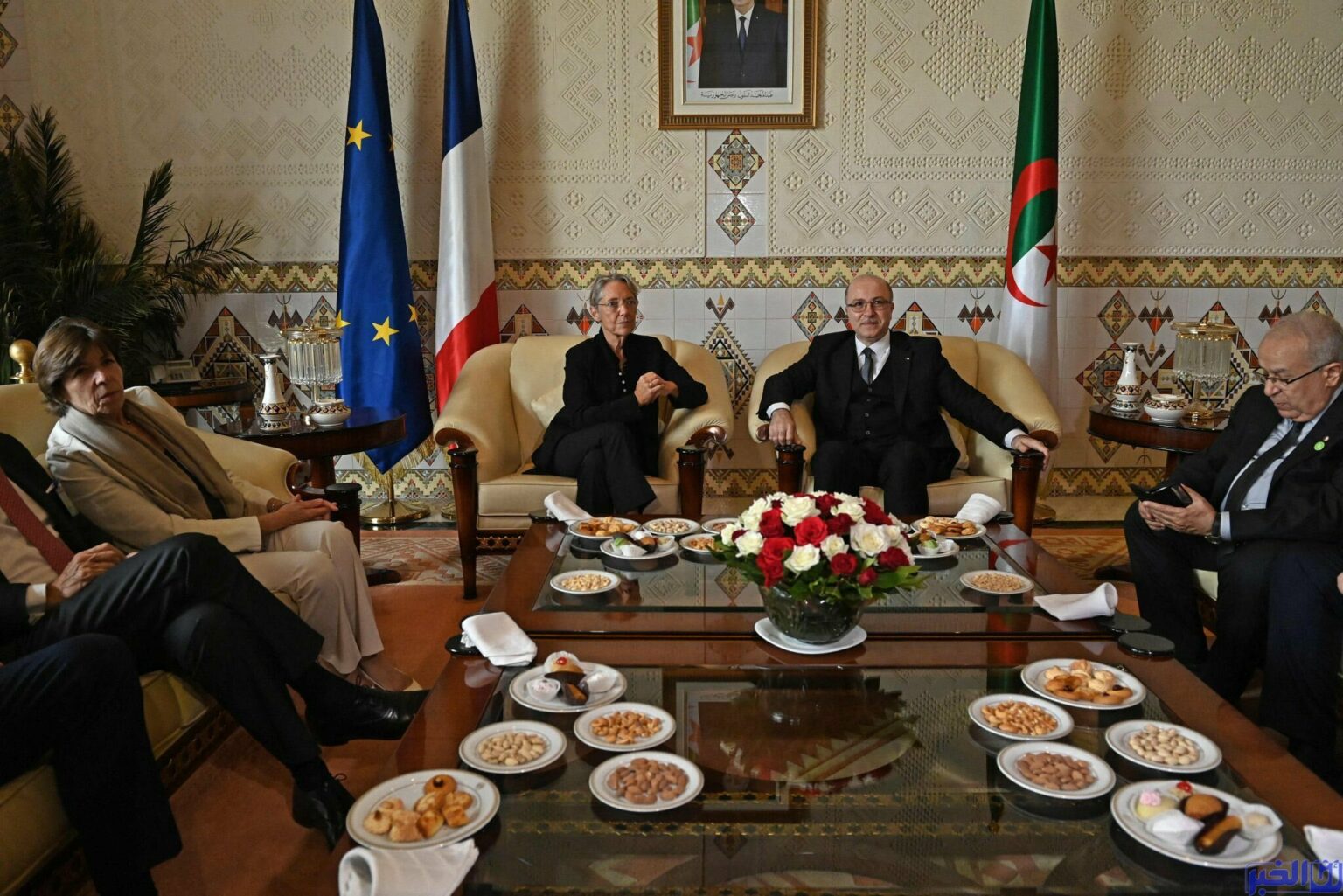 مائدة استقبال الوزيرة الأولى بالجزائر تثير الجدل