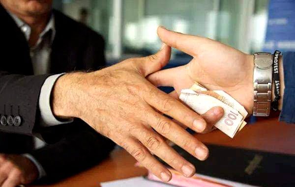 100 مكالمة يوميا للتبليغ عن الرشوة