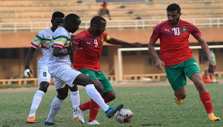 الجماهير المغربية تستغرب من سَفر اللاعب الحسوني إلى الإمارات