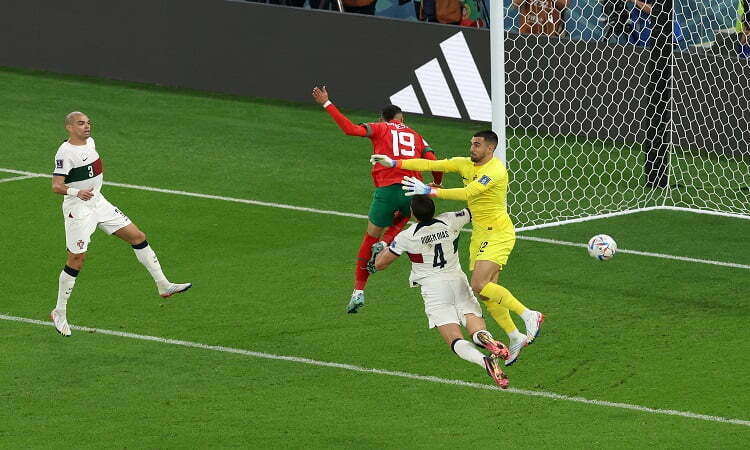 ولي عهد دبي يتفاعل مع المنتخب المغربي