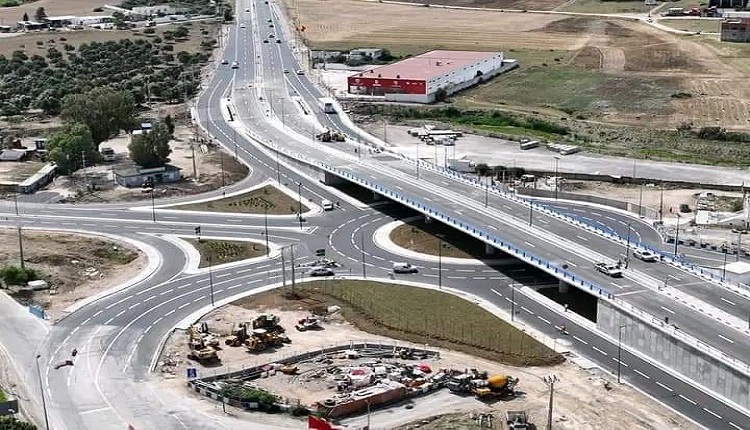 افتتاح ممر فوق أرضي بتقاطع الطريق الوطنية
