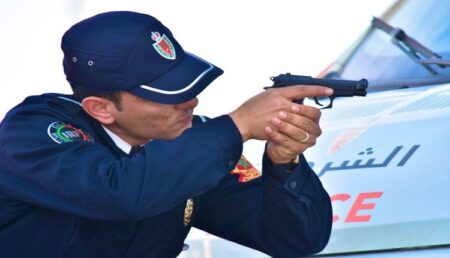 تمارة مقدم شرطة يضطر لاستعمال سلاحه الوظيفي
