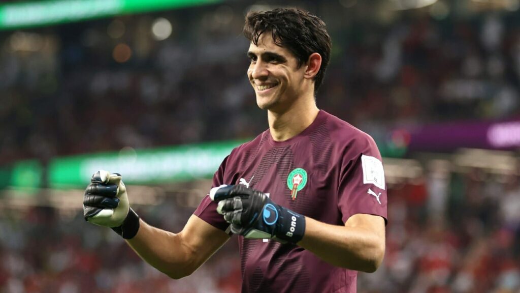 حارس منتخب إسبانيا يرد على بونو