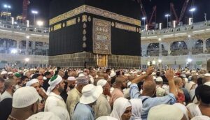 حجاج بيت الله يتوافدون على مشعر منى لقضاء أيام التشريق