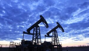 سعر برميل النفط يرتفع مجددا