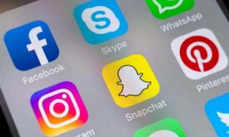 فرنسا.. مواقع التواصل الاجتماعي