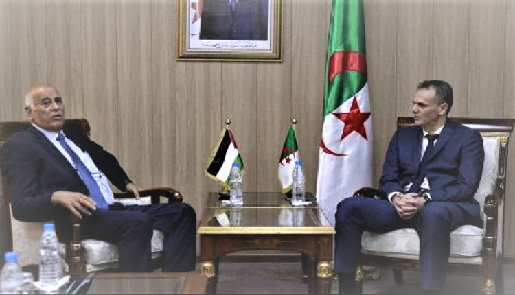وزير فلسطيني يهاجم المغرب من قلب الجزائر