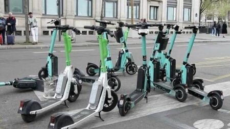 باريس تصبح أول عاصمة أوروبية تودع الدراجات الكهربائية